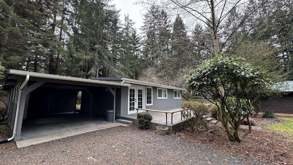 Anderson Island House | Relaxing 2 bedroom cottage across the street from beautiful Lake Josephine