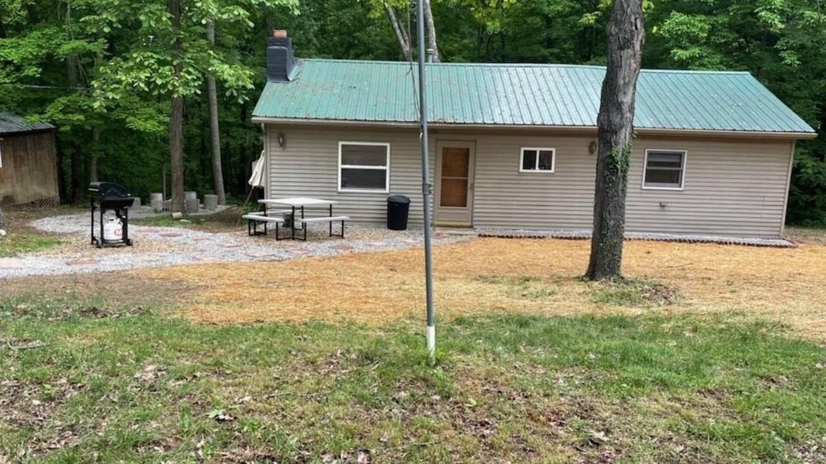 Glouster Cabin | Relaxing 2 bedroom cabin near Burr Oak State Park