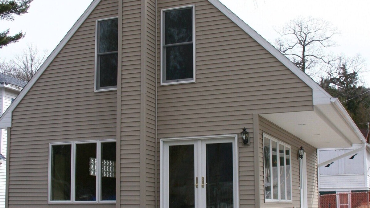 Lake George House | Relaxing 2 bedroom home next to million dollar beach in Lake George