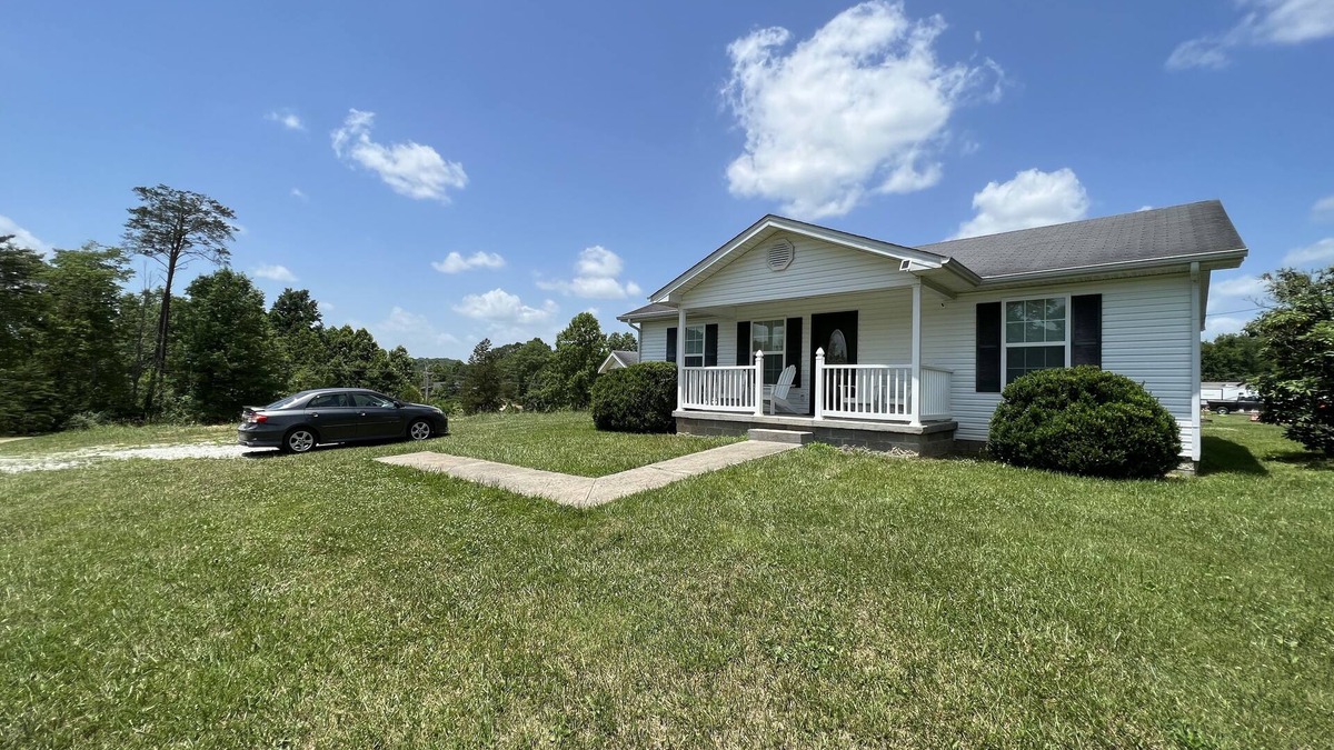 Beattyville House | Relaxing 2 bedroom home minutes away from PMRP