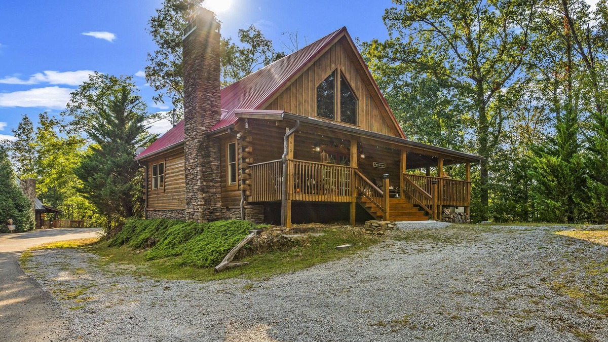 Sevierville Cabin | *Relaxing 2BDR Getaway! HOT TUB + Arcade + XBox*