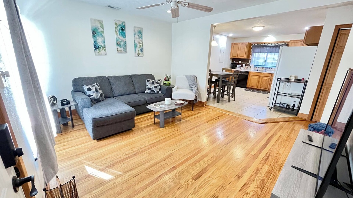 Cross Lanes Apartment | Relaxing 3-bedroom apartment with WiFi, AC in Crosslanes.