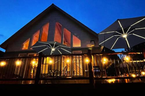 Klamath Falls Ski Chalet | Relaxing 3 bedroom, 2 bathroom comfortable Running Y chalet