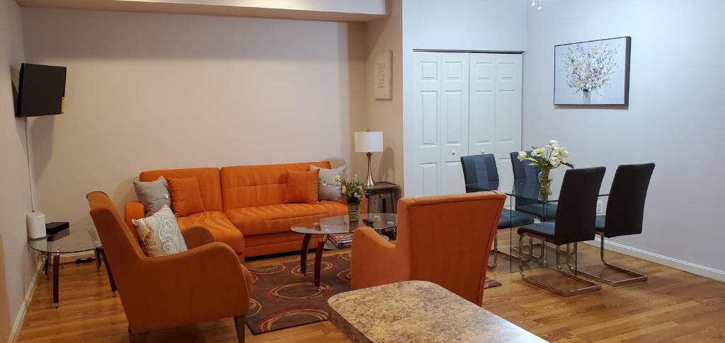 Park View Apartment | RELAXING 3 BR WITH FREE PARKING AT THE SEQUOIA