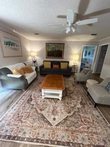 Valdosta House | Relaxing 3BR Home in Quiet Neighborhood near SGMC & I-75