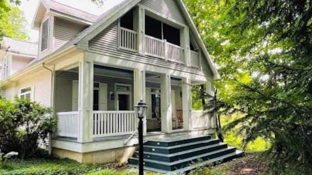 Buchanan House | Relaxing 4-BR w/hot-tub, marsh, nature trail; wineries