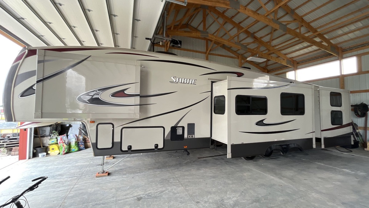 Pickett House | Relaxing 5th Wheel Camper for EAA