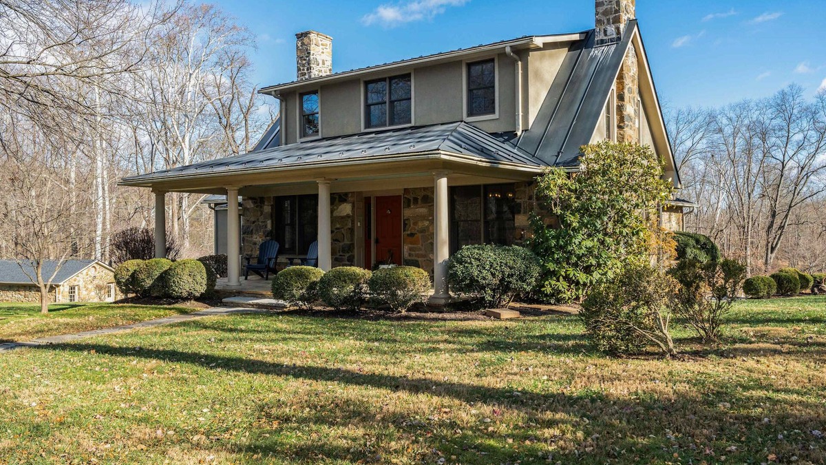 Aldie House | Relaxing Aldie Retreat, with Fireplaces and Pool