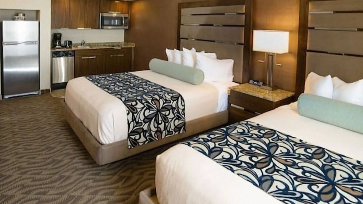 Atlantic City Resort | Relaxing, Amenity Full, Boardwalk Studio w/pool & hot tub -mins from the beach!