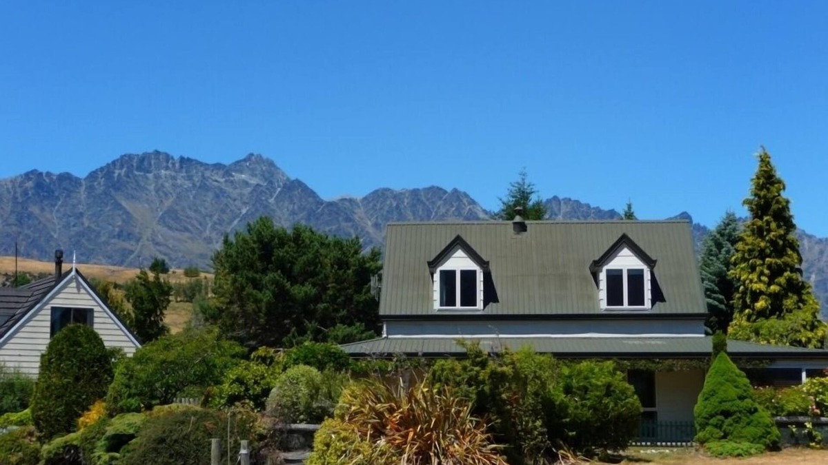 Kelvin Heights House | Relaxing and practical