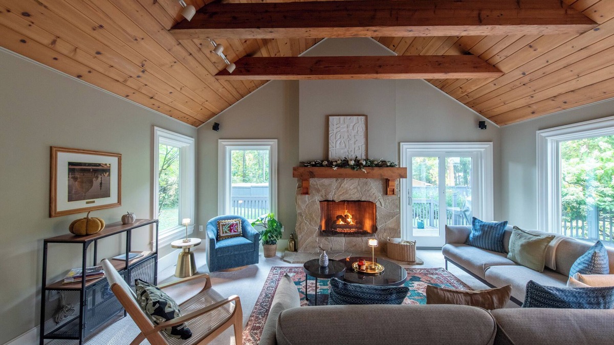 Ann Arbor House | Relaxing Ann Arbor Stay — Sleeps 9, Hot Tub, Deck, and Gourmet Kitchen