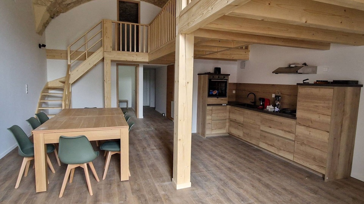 Montlebon Apartment | Relaxing apartment, sauna, jacuzzi combining wood and stone charm