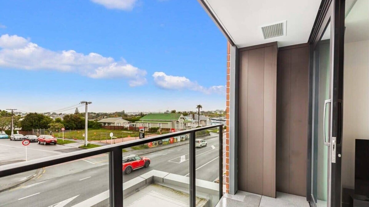 Mount Eden Apartment | Relaxing Apt. Steps from Eden Park | Zodiak Stays