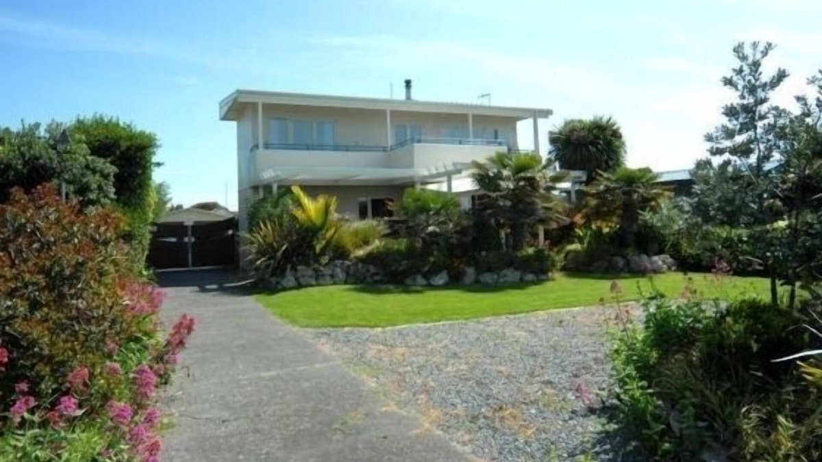 Haumoana House | Relaxing Beach Front Home (Away From Home)
