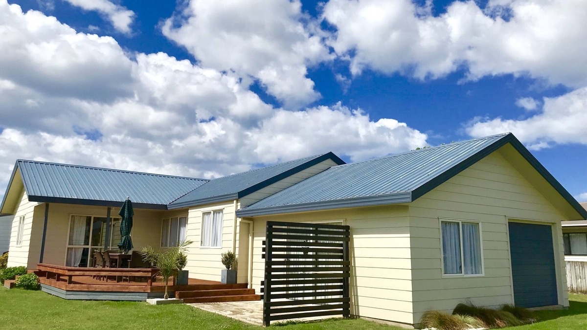 Cooks Beach House | Relaxing beach vacation - beautiful, quiet and clean