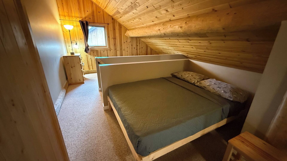Lac Le Jeune Cabin | Relaxing Cabin by the pond