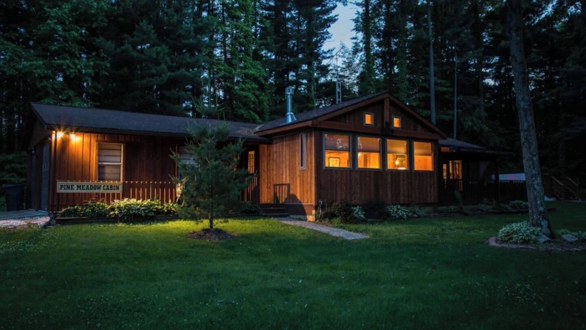 Bellville Cabin | Relaxing Cabin Getaway with hot tub and fire pit