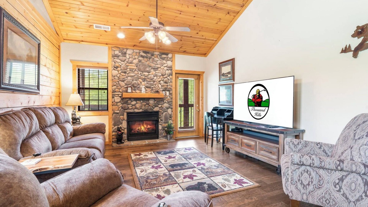 Branson Theater District Cabin | Relaxing Cabin with a Jacuzzi Tub and Private Covered Balcony