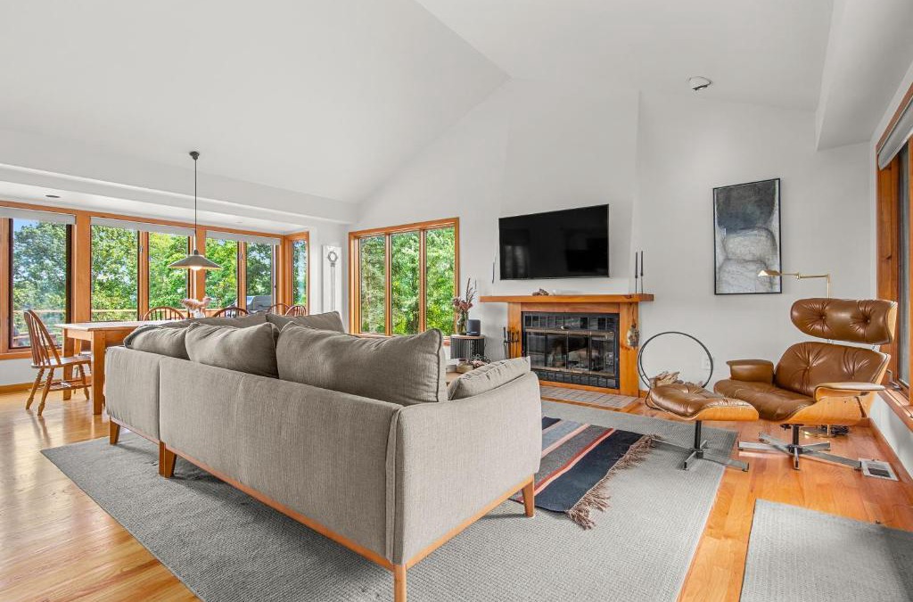 Hollowville House | Relaxing Catskill Escape- Mountain Views - Hot Tub - Fire Pit - Heated Pool