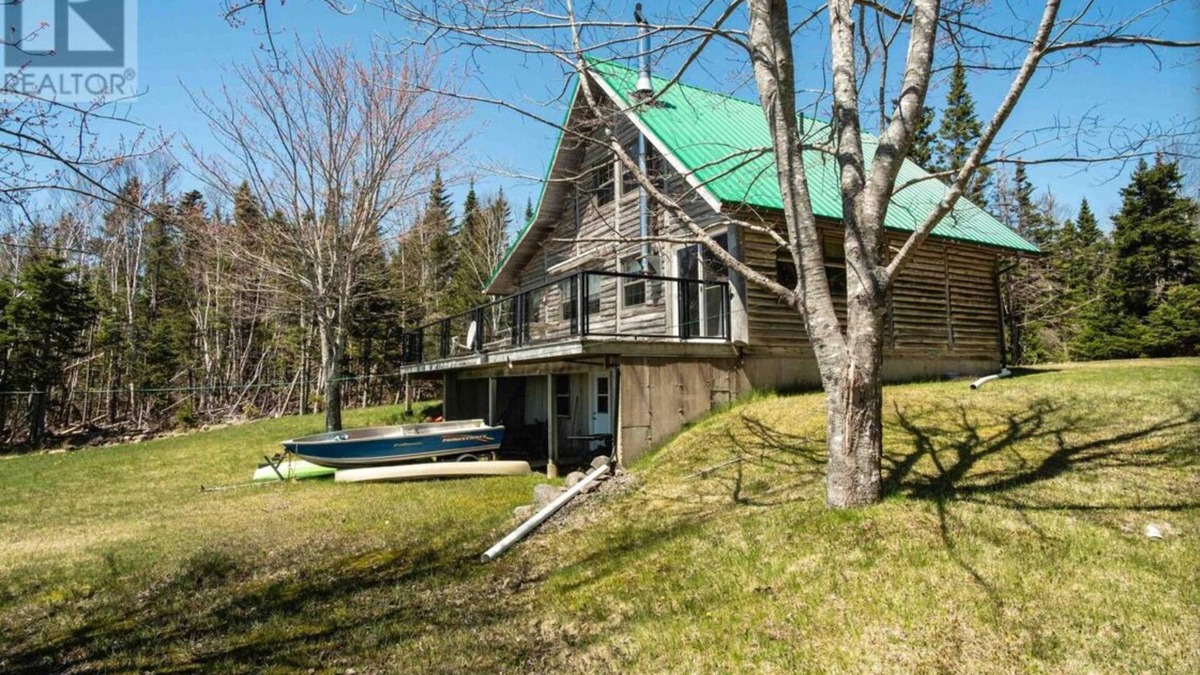 Cape Breton Island Cottage | Relaxing Cedar Log Cottage on Bras d'Or Lake over 300 Ft Private Beach & Kayaks