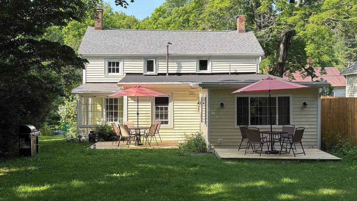 Middle Hope Cottage | Relaxing, Charming & Best Location!