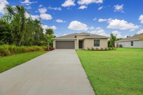 Port Charlotte House | Relaxing coastal home centrally located in Port Charlotte