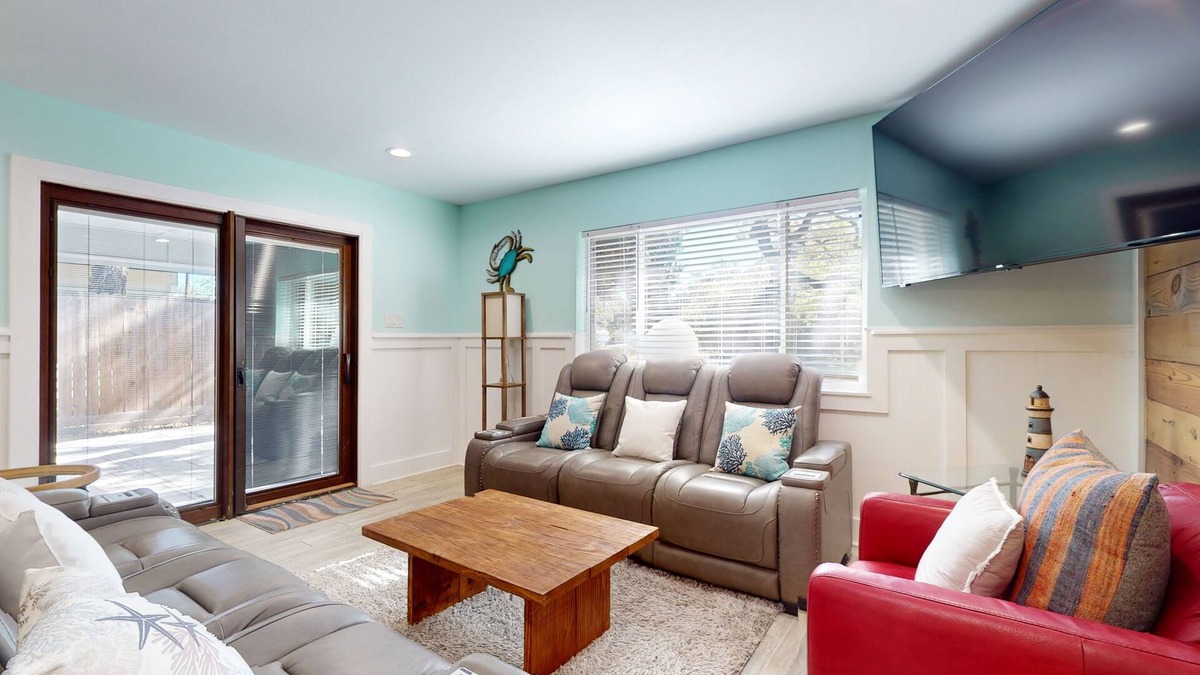 Fulton House | Relaxing coastal home with outdoor gathering area, arcade game - close to water