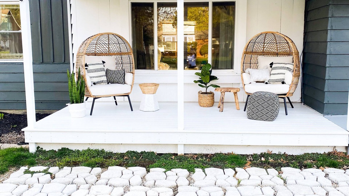Ashtabula House | Relaxing Coastal Inspired Cottage, short walk from the lake!