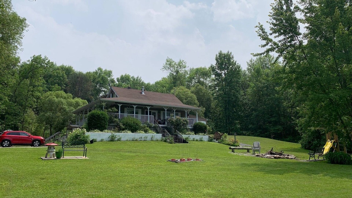 Whitewater Region Cottage | Relaxing Cottage on a 3 acre property on the Ottawa River. 5 bedroom