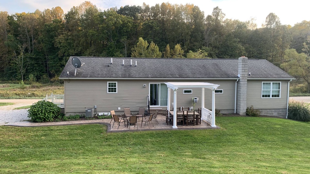 Fresno House | Relaxing Country Home in Ohio! Newly Furnished! Family Friendly!