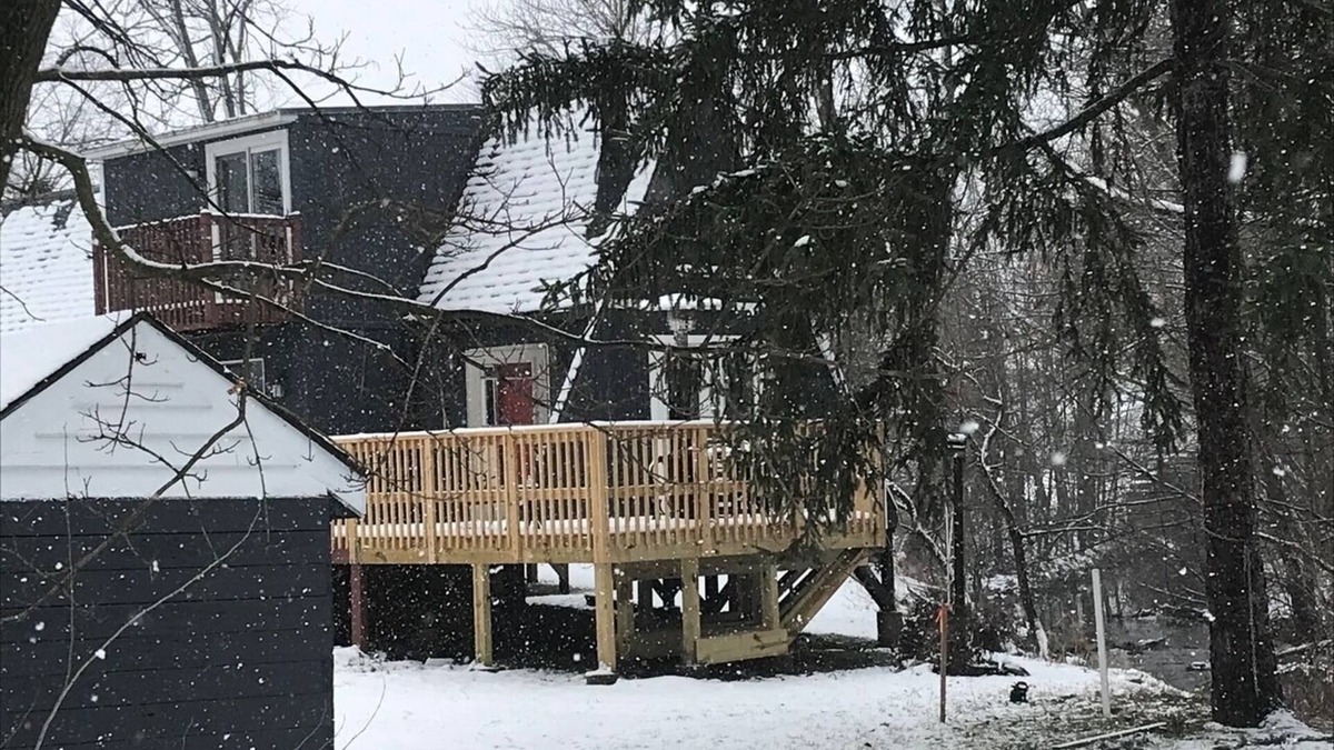 Findlay Ski Chalet | Relaxing, Cozy & Secluded One Loft Bedroom A-Frame w/Wood Burning Pellet Stove