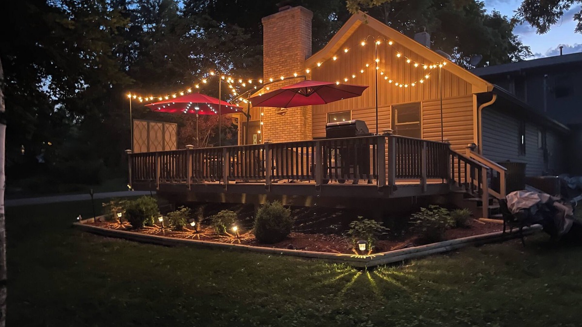 Delavan House | Relaxing Delavan home across street from lake sleeps 10, 4 bedrm.Dogs welcome!