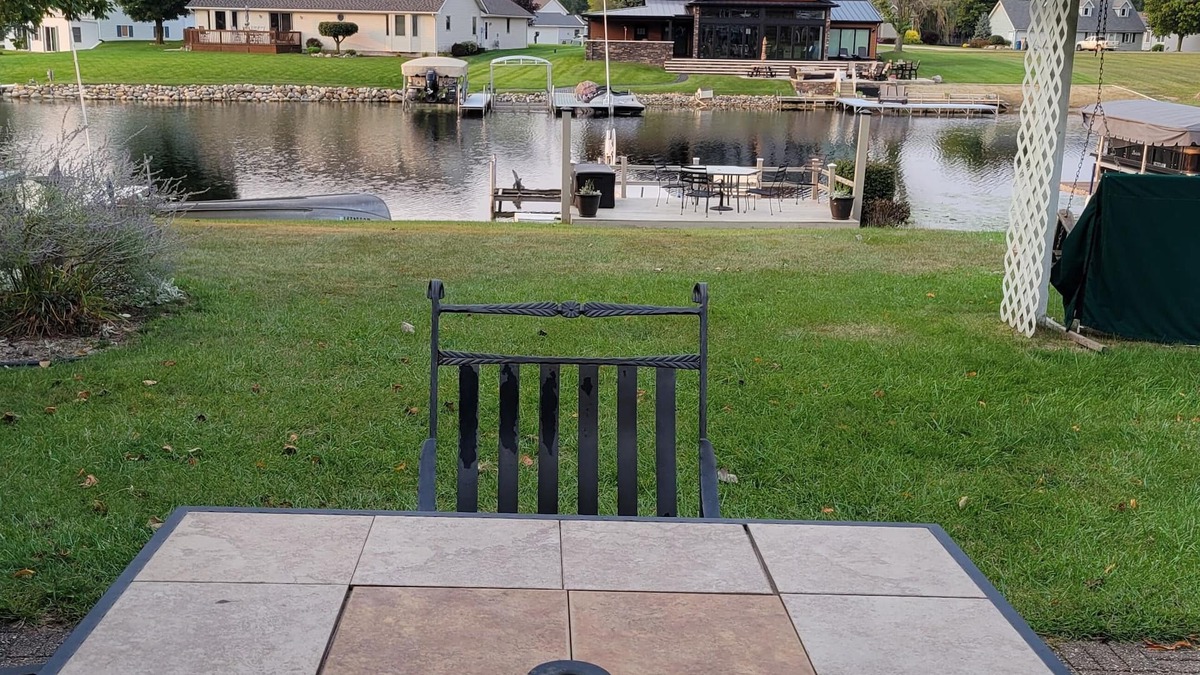 Coldwater Cottage | Relaxing & Delightful Lakefront House on Coldwater Lake in Shawnee Shoals