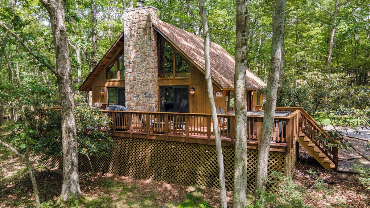 Swanton House | Relaxing Dog-Friendly Lake Escape w/Fire Pit