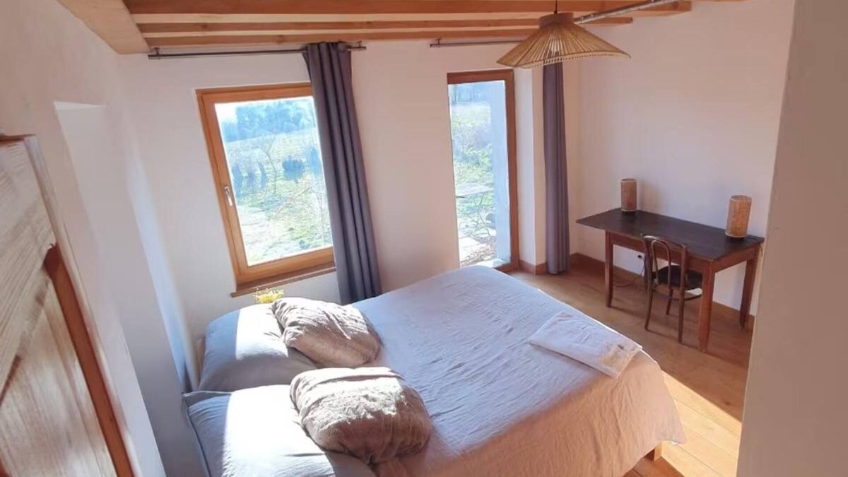 Neydens Bed & Breakfast | Relaxing escape Spacious room for rent in Neydens, near Geneva