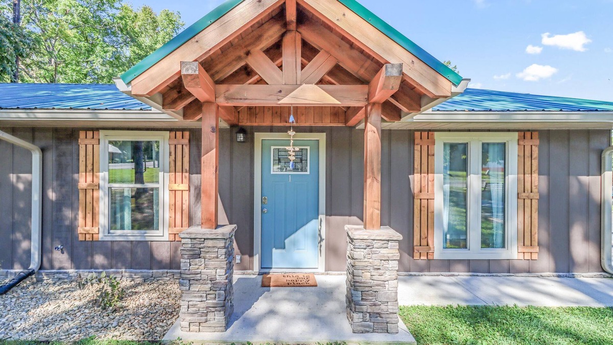 Ten Mile Condo | Relaxing, family friendly lodge by the lake.