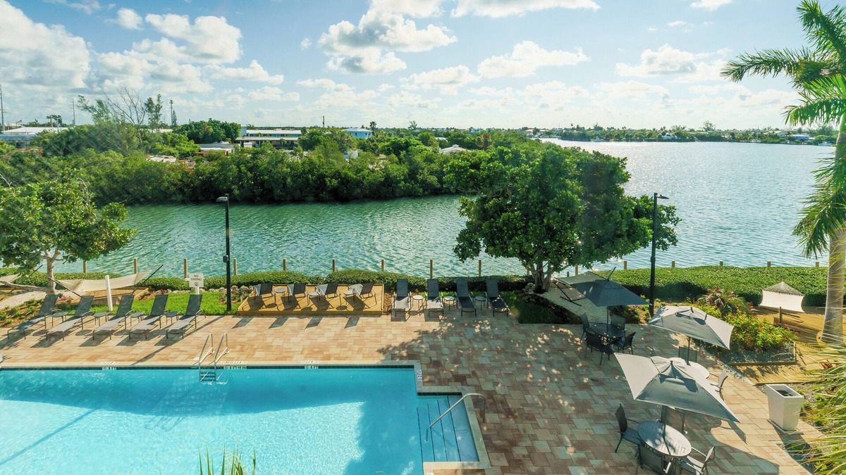 Marathon Hotel | Relaxing Getaway! 2 Elegant Rooms, Fantastic View, Outdoor Pool