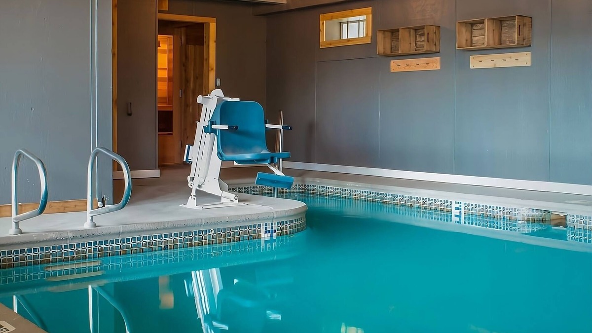 Seaside Gilbert District Hotel | Relaxing Getaway Awaits! Indoor Swimming Pool, Free Parking, Near Columbia Beach