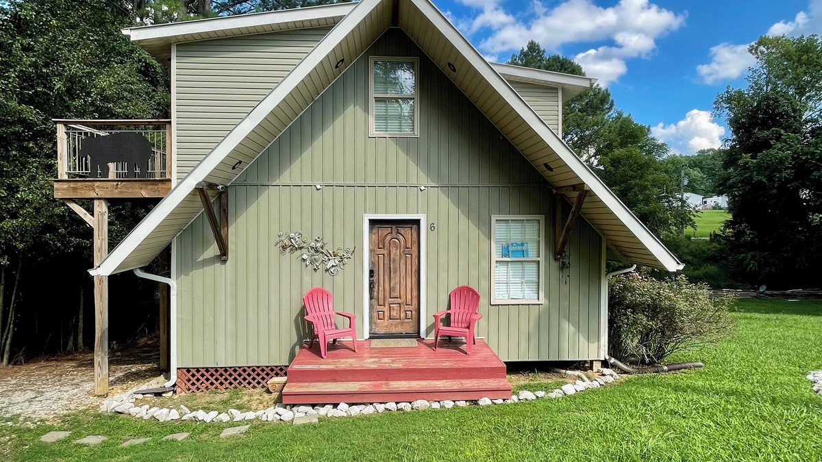 Winchester Cabin | Relaxing Getaway Cabin in Winchester, TN