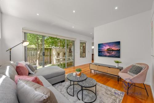 Kew House | Relaxing Getaway Oasis with Patio in Charming Kew