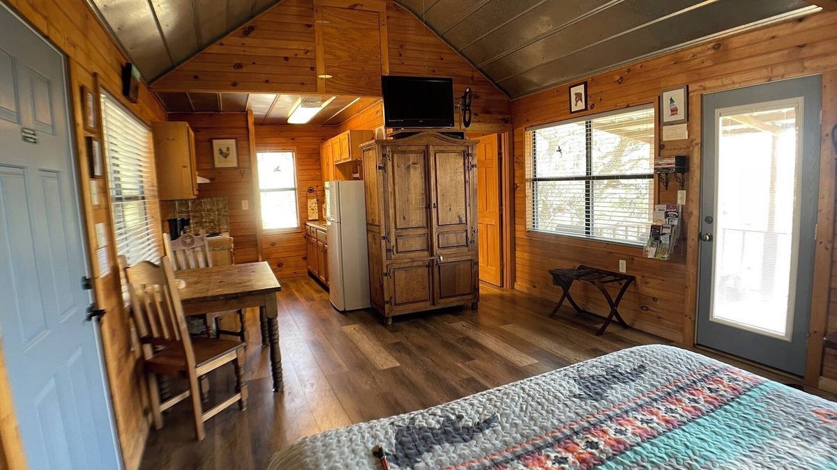 Fredericksburg Apartment | Relaxing Getaway at The Woods Cabin, Pet Friendly