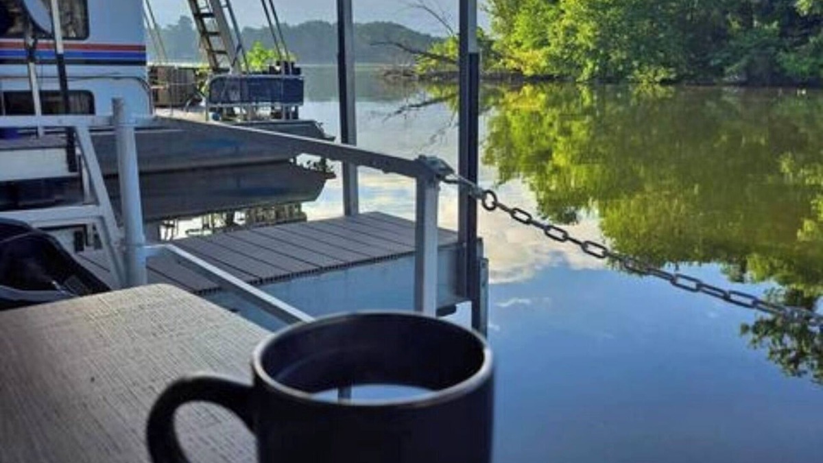 Hendersonville Boat Rental | Relaxing Getaway