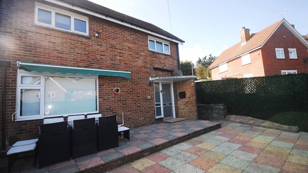 Woodingdean House | Relaxing Getaway With Hot Tub & Sauna Sleeps 6