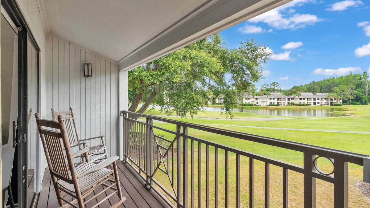 Wesley Chapel Condo | Relaxing Golf & Tennis Studio w/Scenic Views, Patio, & Easy Access to Top Attractions – Book Now!