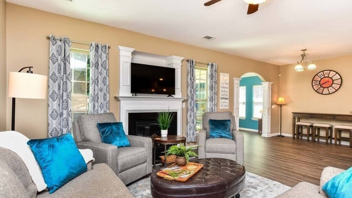 Greer House | Relaxing Greer 6BR/11bed home near dtown & GSP