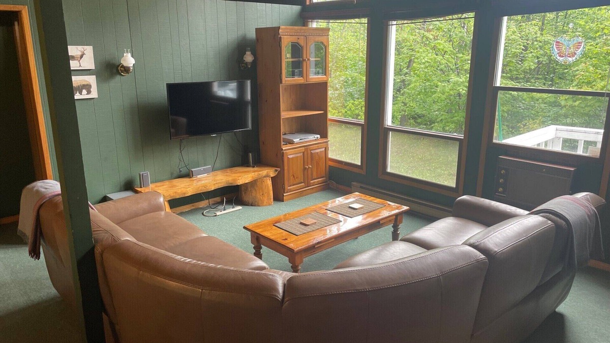 Hillside Beach Cabin | Relaxing Hillside Beach Cottage - Lake Winnipeg