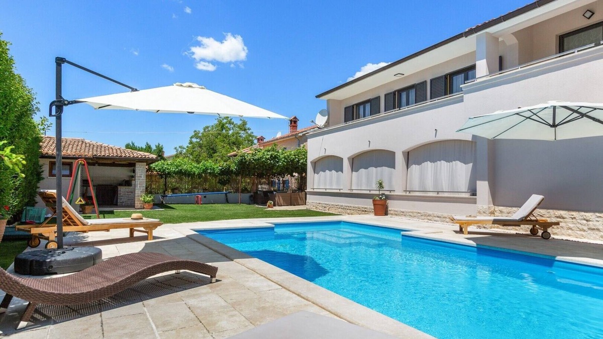 Cabrunici House | Relaxing holiday house with private pool and children's playground