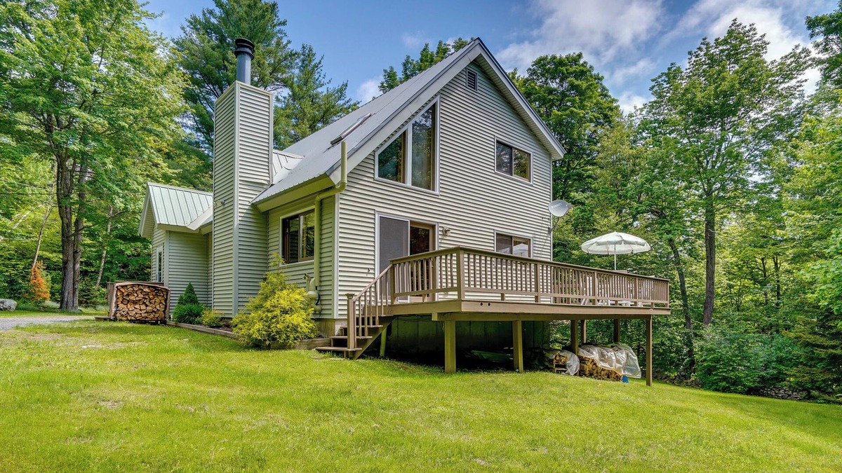 West Dover House | Relaxing Home Mins from Mt Snow, Hiking, & Lakes