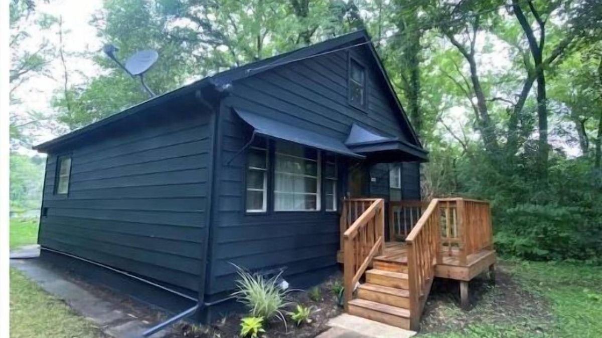 Wasco House | Relaxing home ON the Fox river