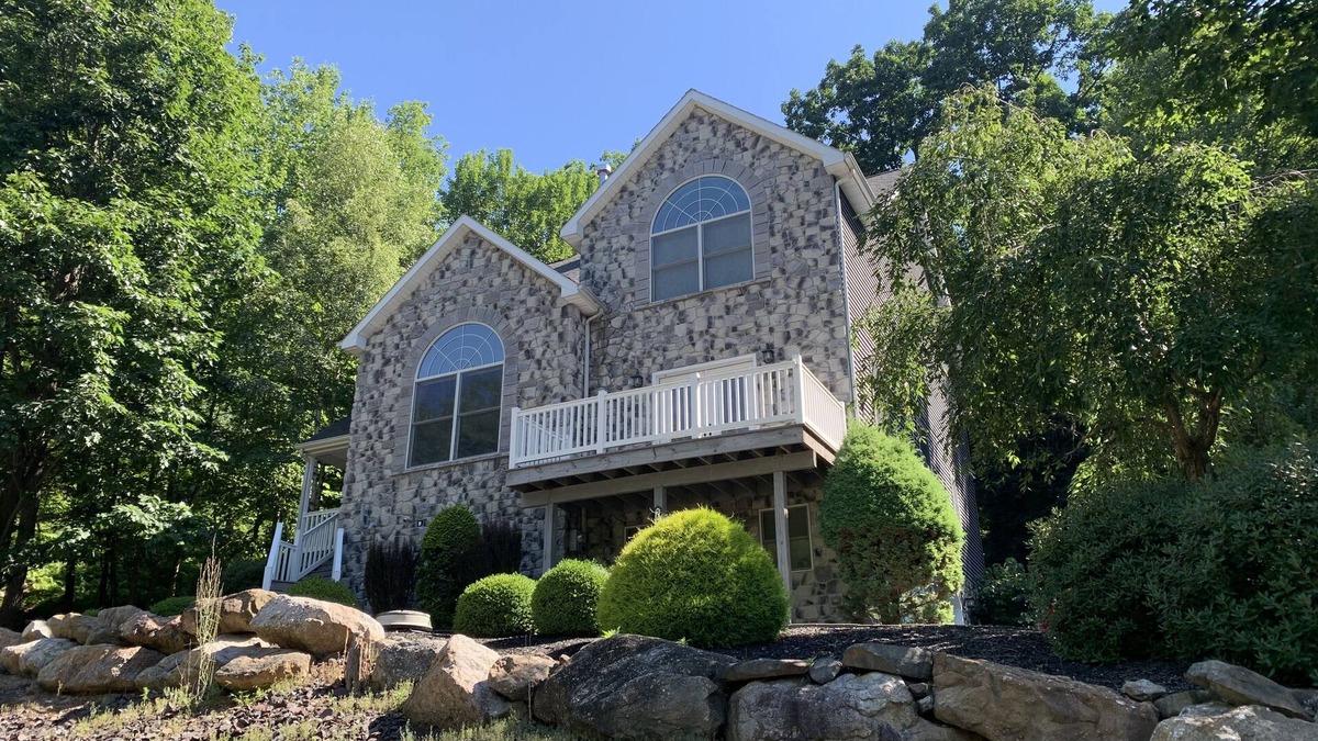 Sybertsville House | Relaxing home on wooded hillside lot in Eagle Rock Resort - E. R. Owners Only